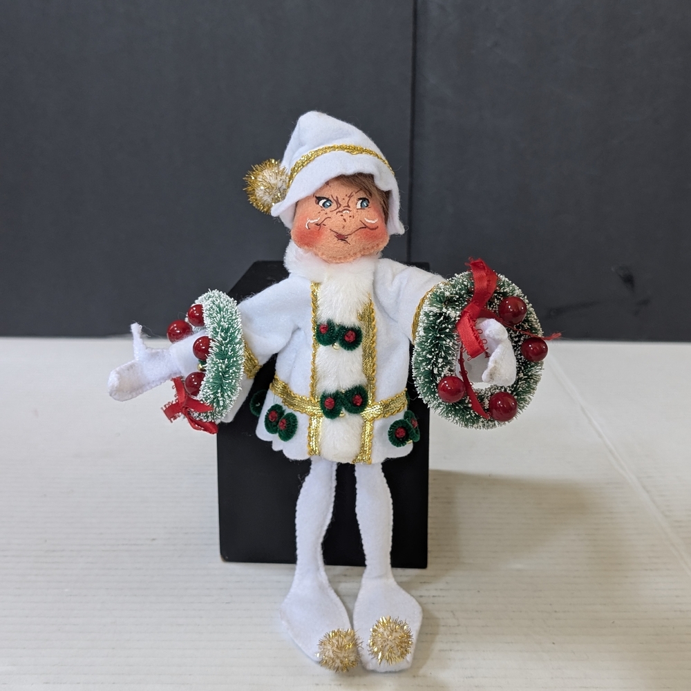 Annalee White Elegant Christmas Elf 2008 Pixie Posable